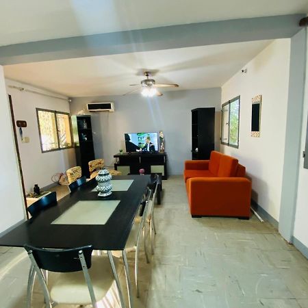 House G&S, Depto Con 3 Dormitorios Para 7 Personas Pleno Centro De La Ciudad Puerto Iguazú Eksteriør bilde